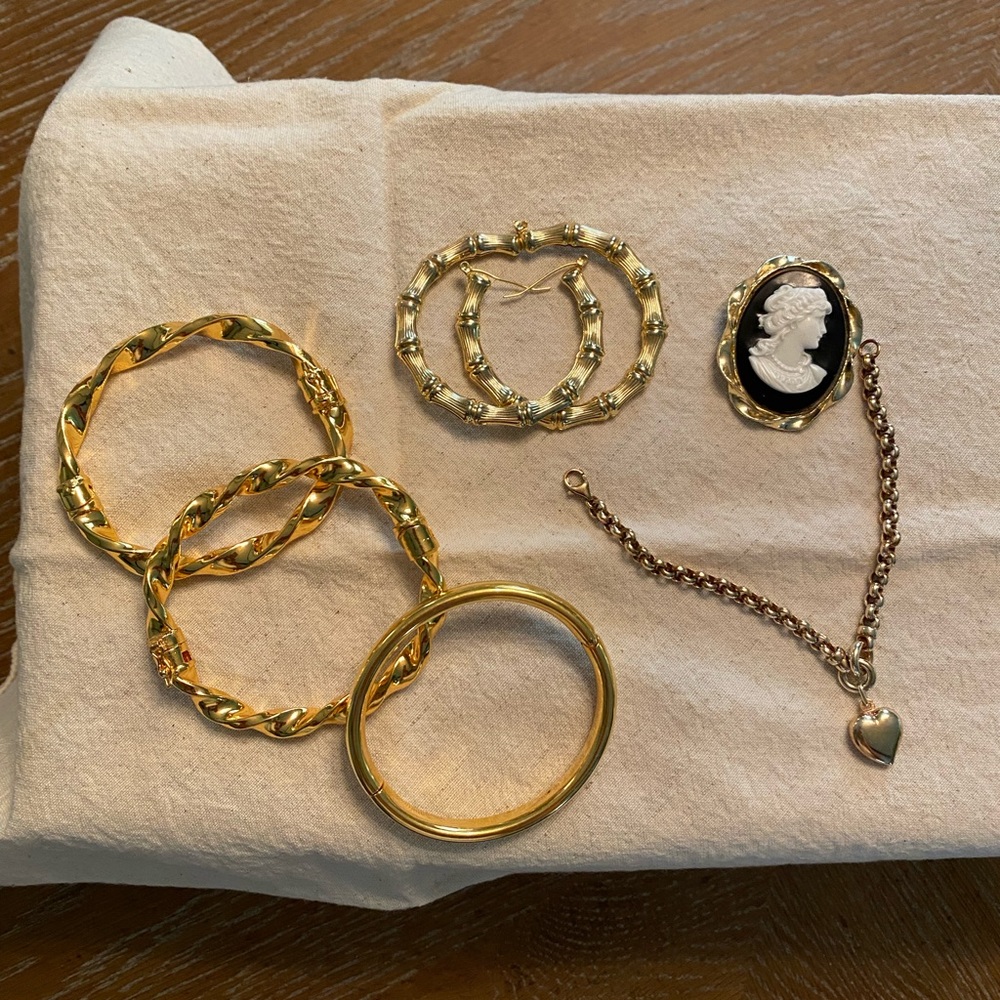 Lot of costume jewelry